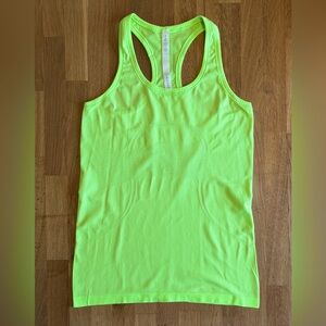 Sz 8 | Lululemon: Swiftly Tech Racerback |
2017 Seawheeze Zippy Green/White